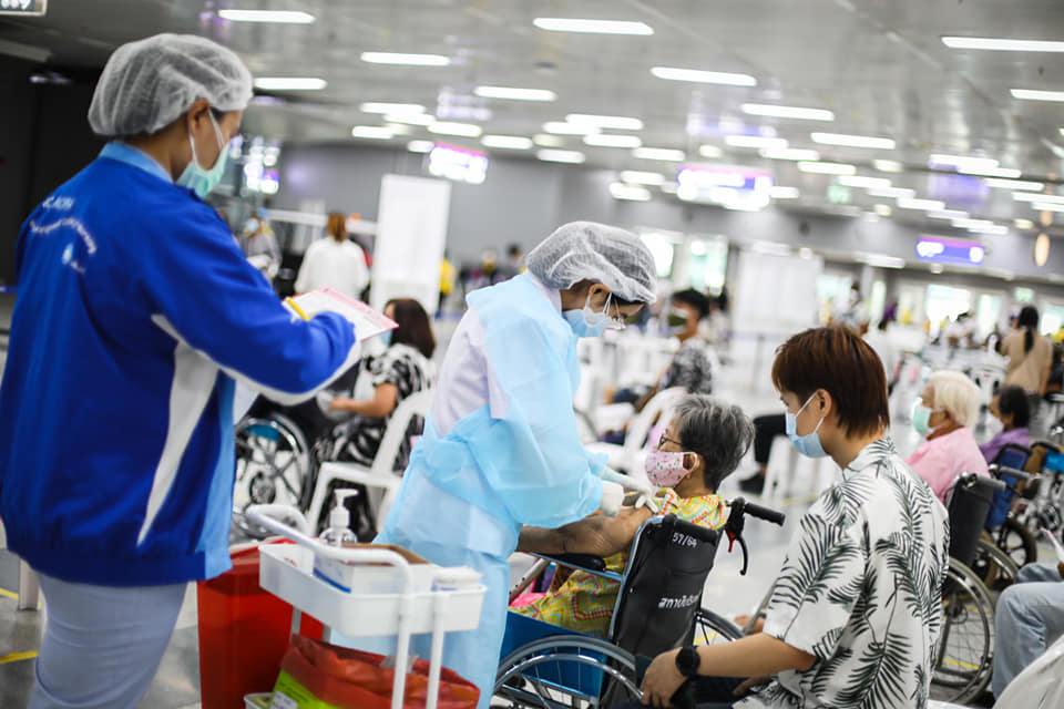 One billion baht paid to COVID-19 vaccine recipients experiencing side effects 
