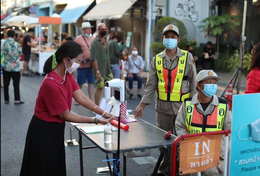 Phuket: A case study on the possibility of living with COVID-19